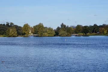 Sonnige Seenlandschaft in Stralsund