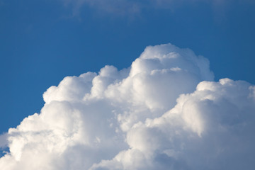 Fototapeta na wymiar wolken am blauen Himmel Regen meteorologie