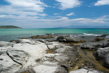 Flache Felsen im Mittelmeer
