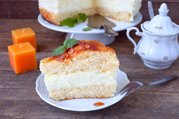 Selbstgemachter Bienenstich-Kuchen