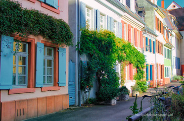 Fototapeta na wymiar Colorfull houses France