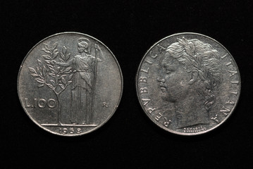 Old italian coin: 100 Lire 1968
