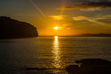 Fototapeta na wymiar Sunrise at the sea, Abel Tasman National Park, south island, New Zealand.