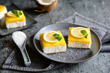 Delicious coconut bars with lemon curd