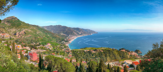 Naklejka premium Ionian sea and beautiful mountains landscape in bright summer day