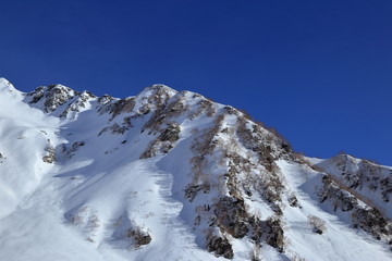 残雪期の涸沢カール ( Hotaka mountain range covered with the remaining snow at Karasawa...