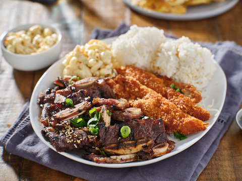 Fototapeta hawaiian bbq plate with mix of chicken katsu, korean kalbi beef short ribs, rice, and macaroni salad