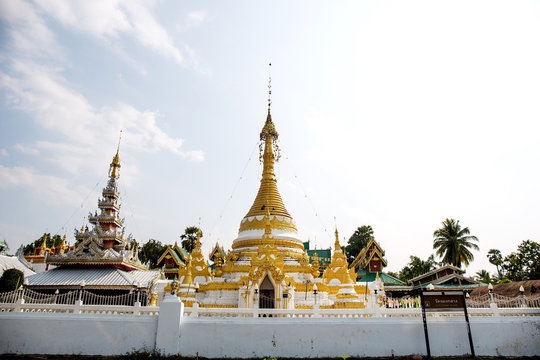 Burmese architectural style of Jong Klang Temple and Jong Kham temple