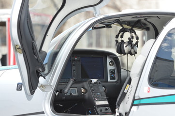 Cirrus cockpit dark