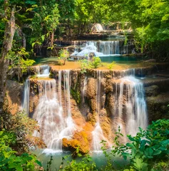 Afwasbaar Fotobehang Watervallen Prachtige waterval Huai Mae Khamin, Thailand