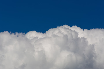 Obraz premium sky, clouds, blue, background, white, cloud, beautiful, nature, beauty, color, summer, light, bright, outdoor, day, high, cloudy, weather, air, heaven, atmosphere, daylight, design, abstract, pattern,