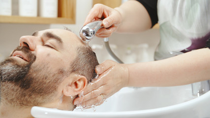 Obraz na płótnie Canvas Water running through male hair in sink