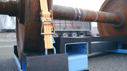 Tied-up train wheel axle on to a pallet