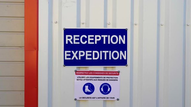Expedition / reception sign/board and safety instructions written in French on the wall of a factory.

Panneau expédition / réception et instruction de sécurité en français sur le mur d'une usine.