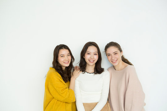 11 Best 肩に手をまわす Images Stock Photos Vectors Adobe Stock