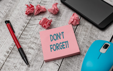 Text sign showing Don T Forget. Business photo showcasing used to remind someone about important...