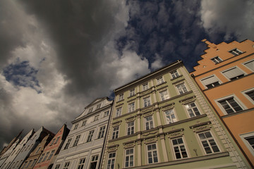 Fototapeta na wymiar Altstadtfassaden in Landshut a. d. Isar