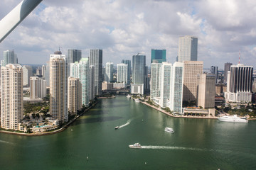 miami. florida state. Miami under the wing of the aircraftю Atlantic coast