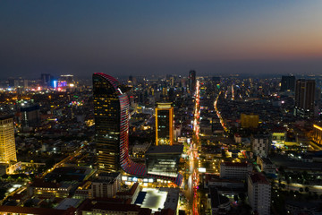 Obraz premium Landscape Phnompenh city from drone on the night