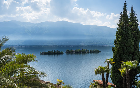 Blick auf die Brissago Inseln, Lago Maggiore, Tessin, Schweiz
