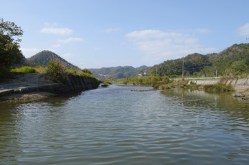 Fototapeta na wymiar 日本の田舎の川辺の風景