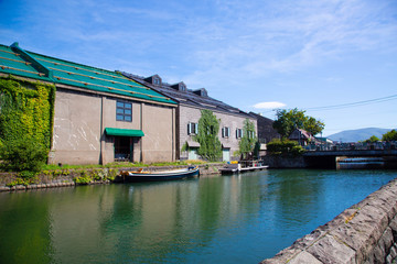 北海道小樽市の運河沿いの風景