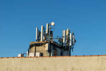 Wireless roof-mounted antennae array, Bronx, NY
