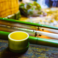 [夏イメージ] 京都の川床の流しそうめん