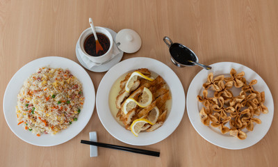 Combinado de tres platos de comida china