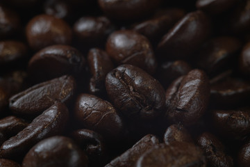 Naklejka premium close up of pile roast coffee beans on wooden board