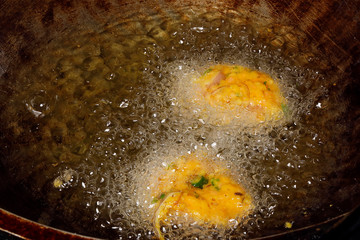 Piaju pakora pakoda pakodi fakkura bhajiya bhajji ponako onion lentil fitter snack frying cooking...