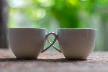 2 coffee mugs