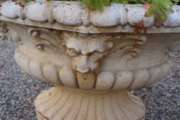 pot de fleur lion