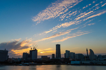 Fototapeta premium 夕暮れの横浜みなとみらい 大さん橋から