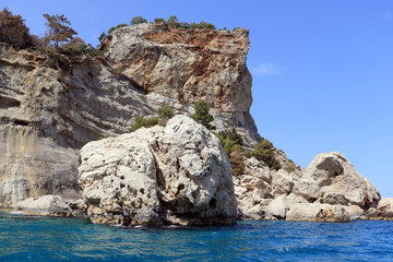 Fototapeta na wymiar mountain cliff by the sea