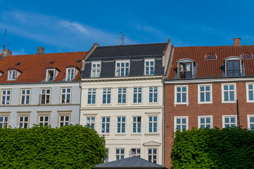 Fototapeta na wymiar Scenic summer view of the ancient classic colorful houses with blue sky in Copenhagen, Denmark