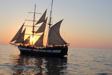 Fototapeta na wymiar sailing ship at sunset