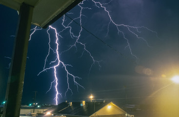 A powerful lightning bolt with many side branches strikes in the Texas town of Jacksboro