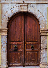 Fototapeta na wymiar Old wooden door in the old part of town - Venetian style