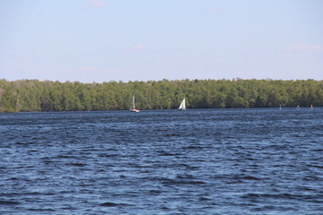 Der Altwarmbüchener See im Frühling