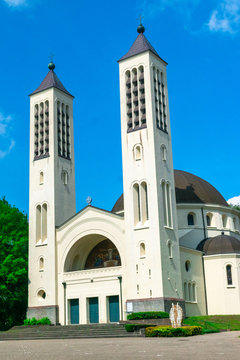 Cenakel church in Heilig Landstichting