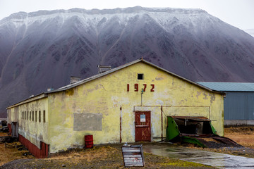 The sudden abandoned russian mining town Pyramiden, pigsty, snow