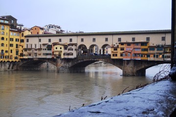 Fototapeta na wymiar The most famous bridge in Florence.