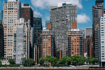 Fototapeta na wymiar Midtown apartment buildings on east riverside view from Roosevelt Island