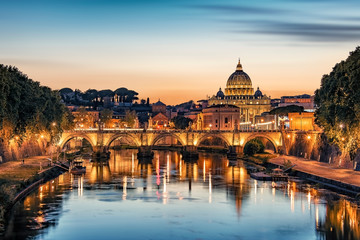De stad Rome bij zonsondergang
