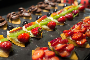 cupcakes fruit tops macro