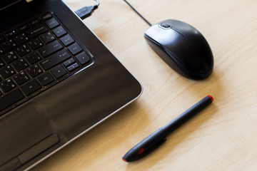 Notebook mounts and pens On the office table