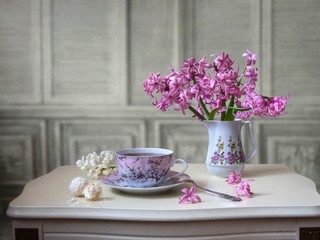 Obraz na płótnie Canvas Still life with hyacinths flowers bouquet and tea cup