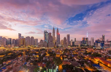 Poster Stad van Kuala Lumpur, Maleisië met uitzicht op de ariel bij zonsopgang © farizun amrod