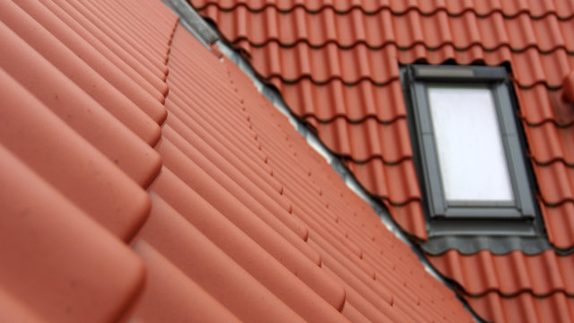Dachsanierung: Dachfenster, Dachziegel, Dachpfannen	